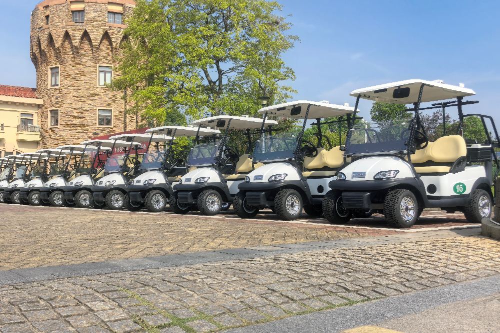 江西南昌保利高爾夫球會選購EXCAR電動高爾夫球車